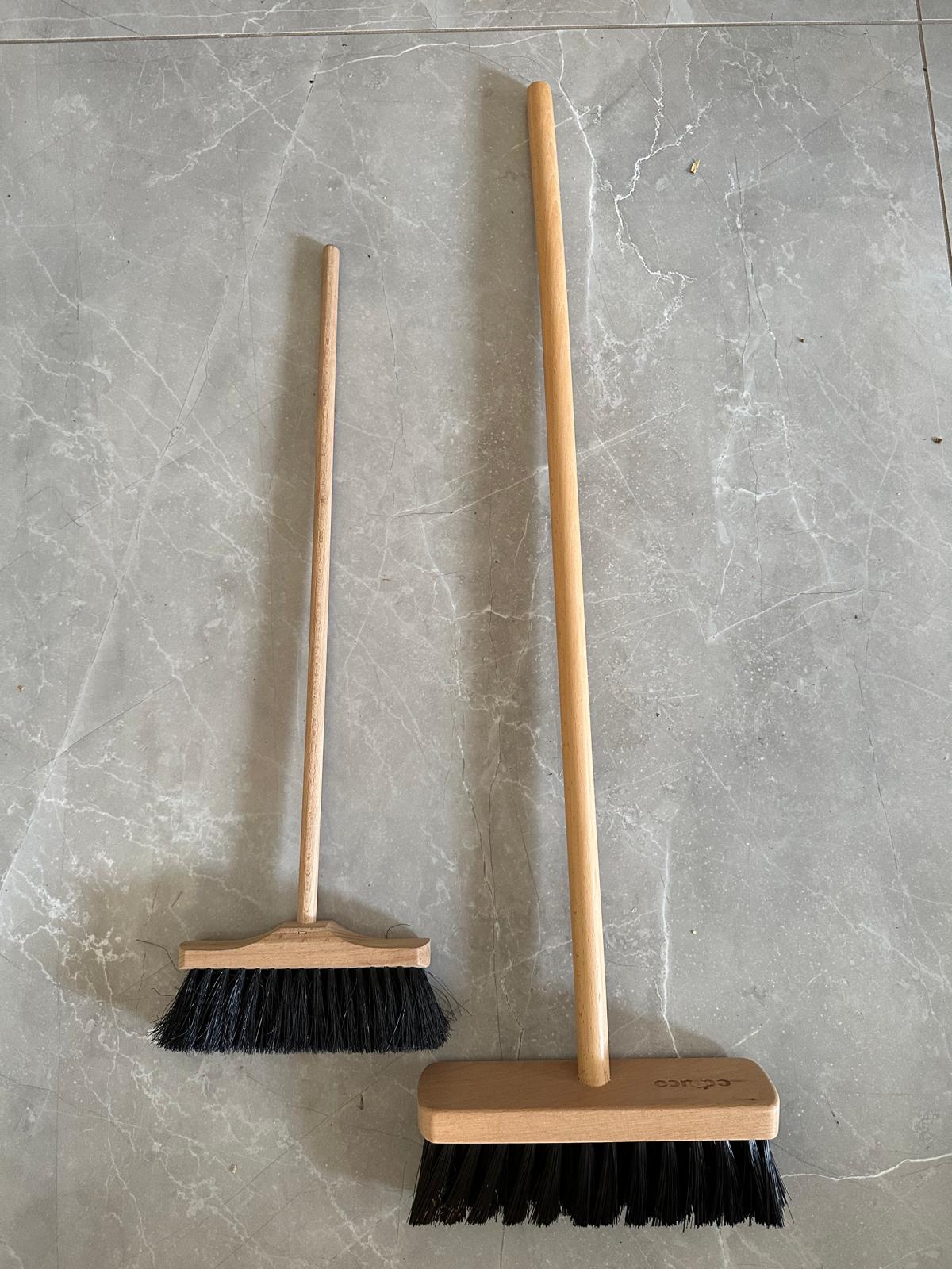 Indoor Broom: Soft Black (49 cm.) - מטאטא לפעוטות החל מעמידה יציבה