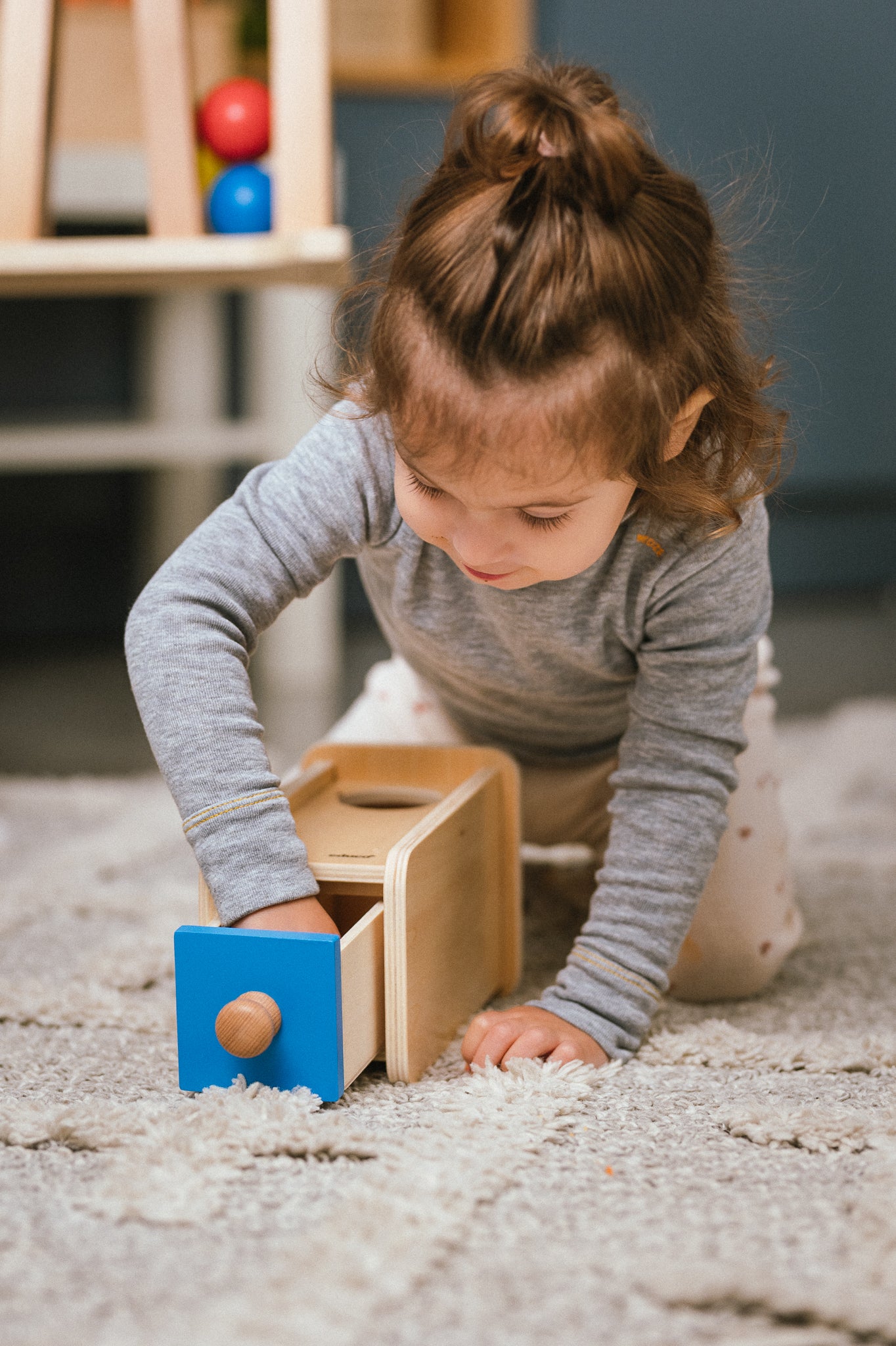 Peekaboo box 2 - השחלת כדור למגירה